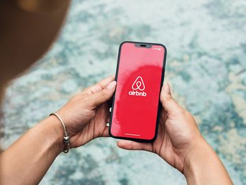 Airbnb removes 100,000 listings, expands listing verification