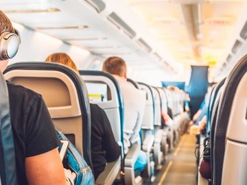 The U.S. begins investigation of airline loyalty programs