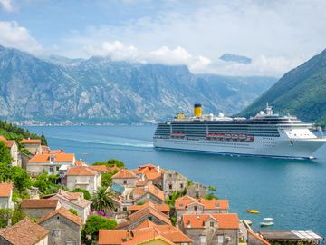 Cruising on the data wave: How technology shapes personalized experiences at sea