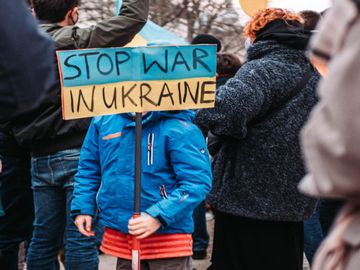 Travel stocks fall as Ukraine crisis enters third week