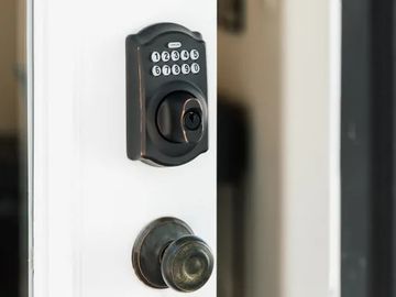 Vacasa adds smart-home tech to all properties